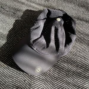 Rare limited edition Lululemon seawheeze hat
